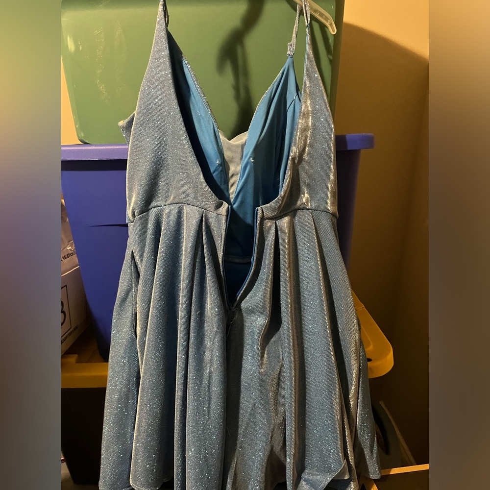 BEAUTIFUL short blue dress:) Perfect for homecoming or any other formal occasion